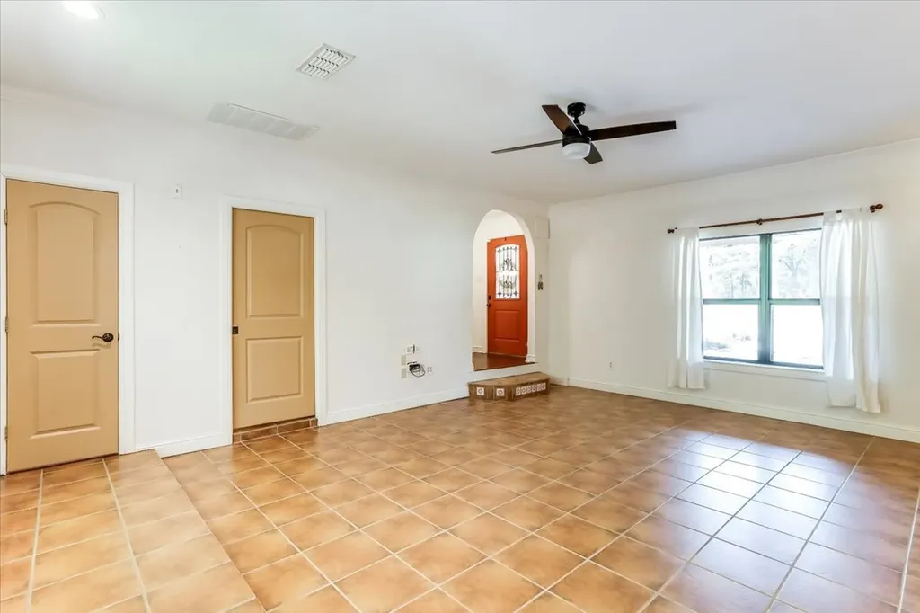 2105 Emerson Lane Denton TX 76209