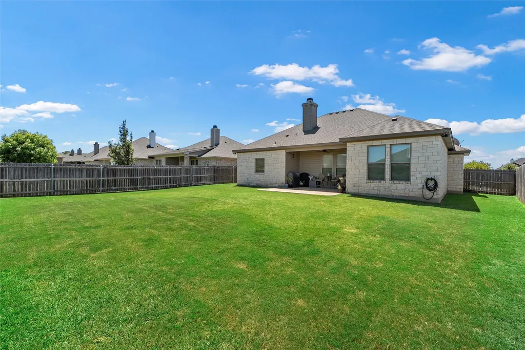 10025 Wildberry Drive Waco TX 76712
