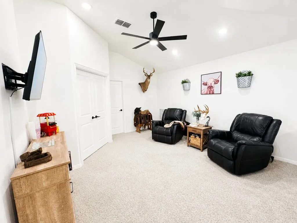7709 Gatevine Avenue Joshua TX 76058
