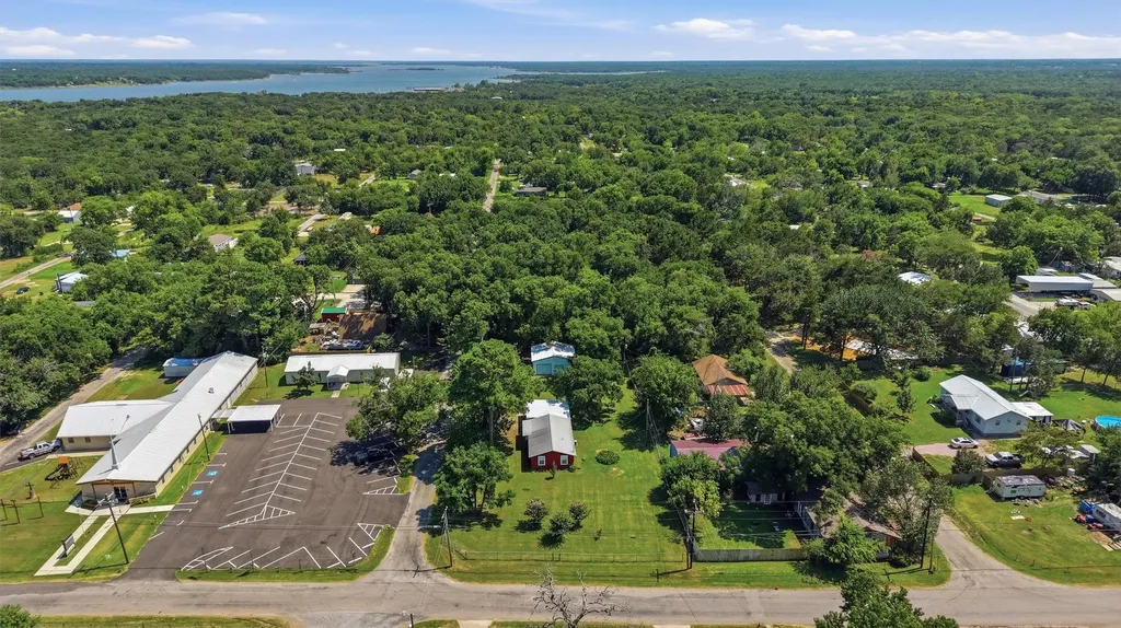 27 Choctaw Drive Gordonville TX 76245