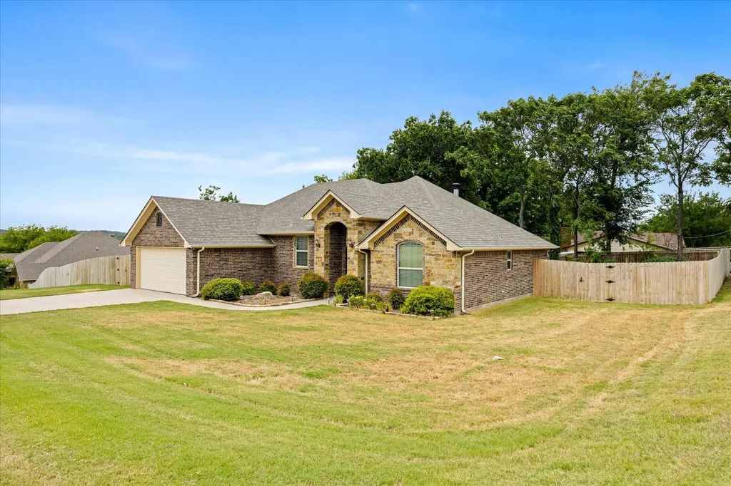 306 Knob Hill Drive Granbury TX 76048