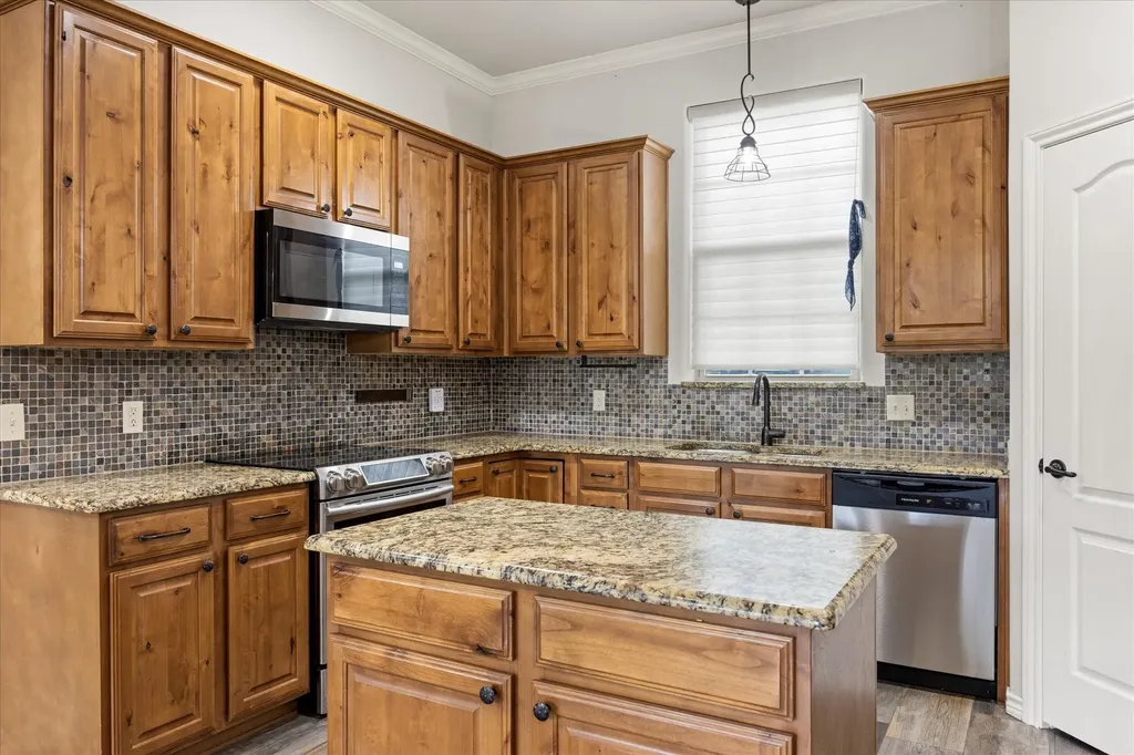 306 Knob Hill Drive Granbury TX 76048