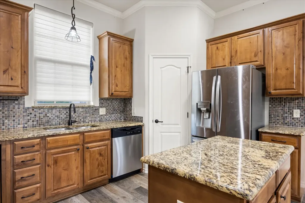 306 Knob Hill Drive Granbury TX 76048