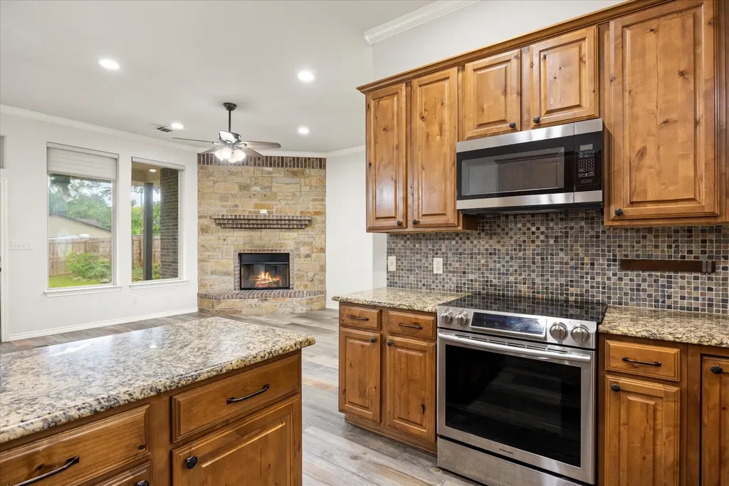 306 Knob Hill Drive Granbury TX 76048