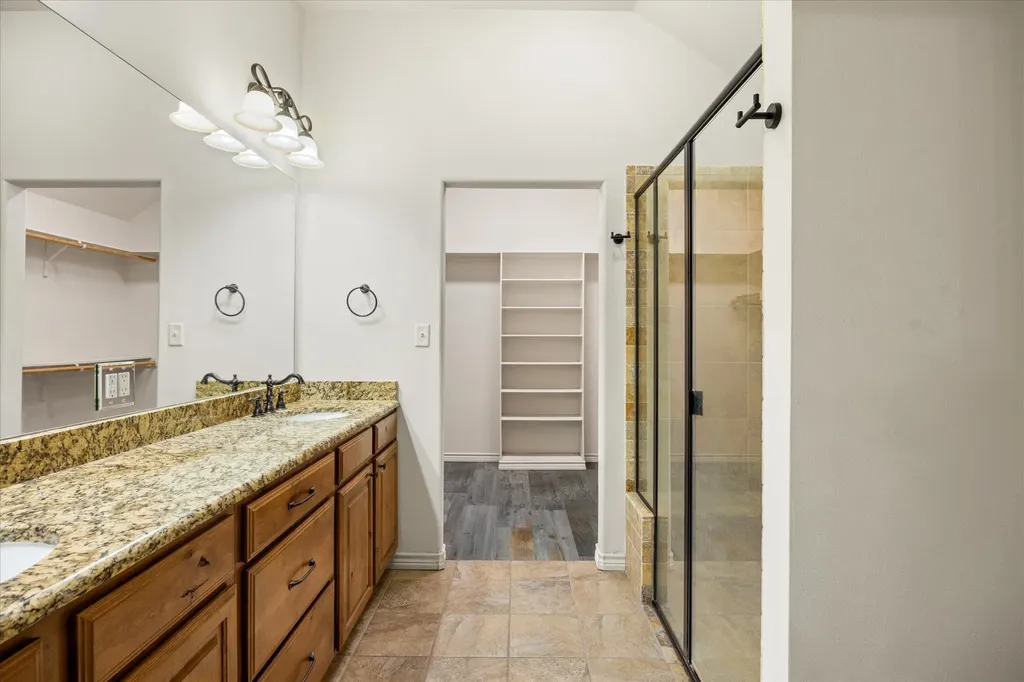 306 Knob Hill Drive Granbury TX 76048