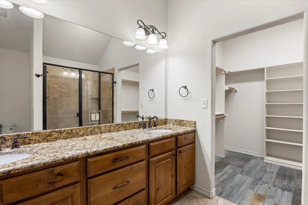306 Knob Hill Drive Granbury TX 76048