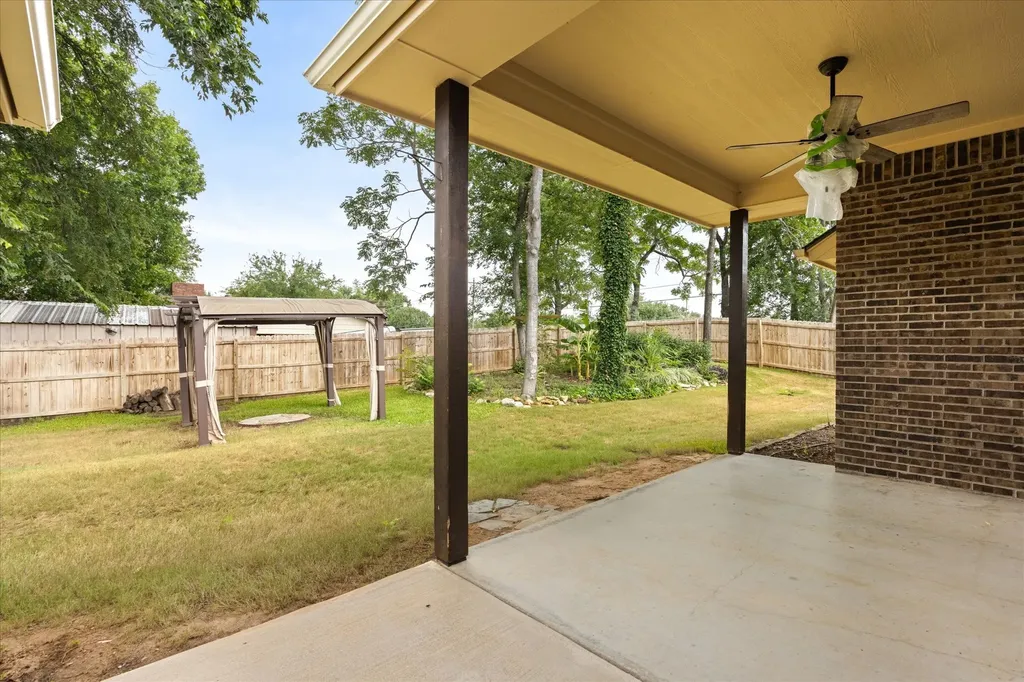 306 Knob Hill Drive Granbury TX 76048