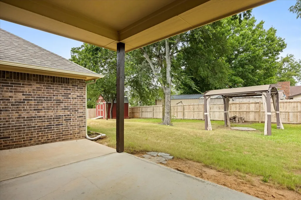 306 Knob Hill Drive Granbury TX 76048