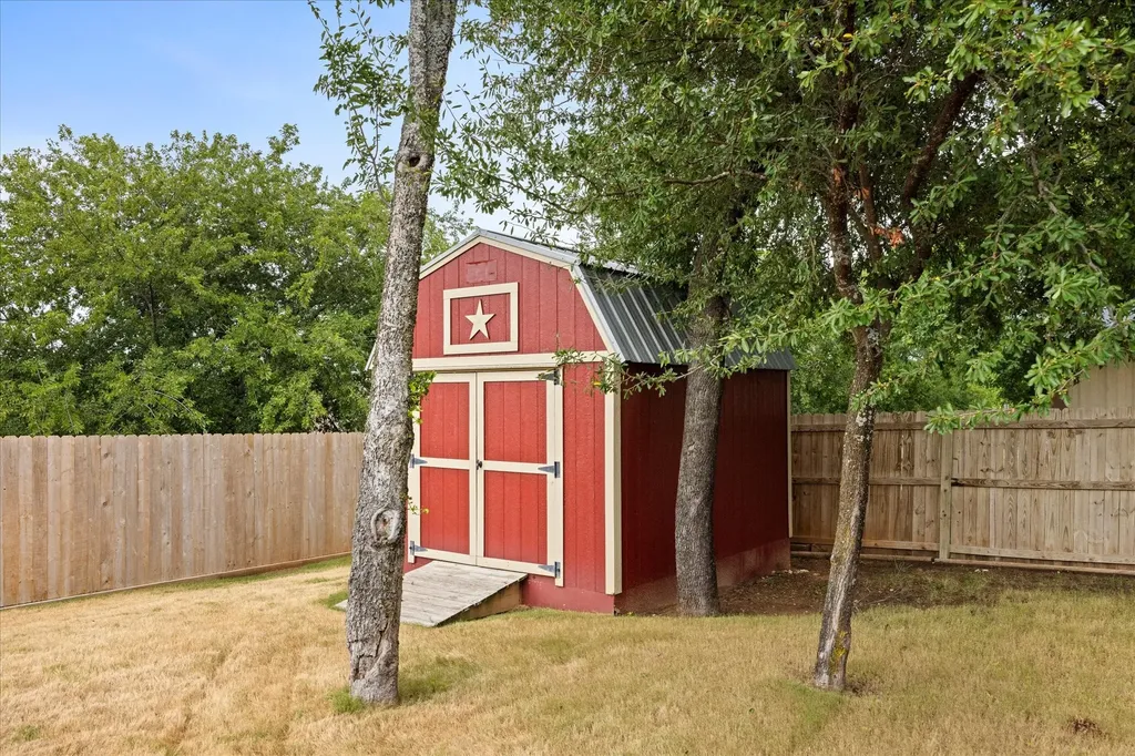 306 Knob Hill Drive Granbury TX 76048