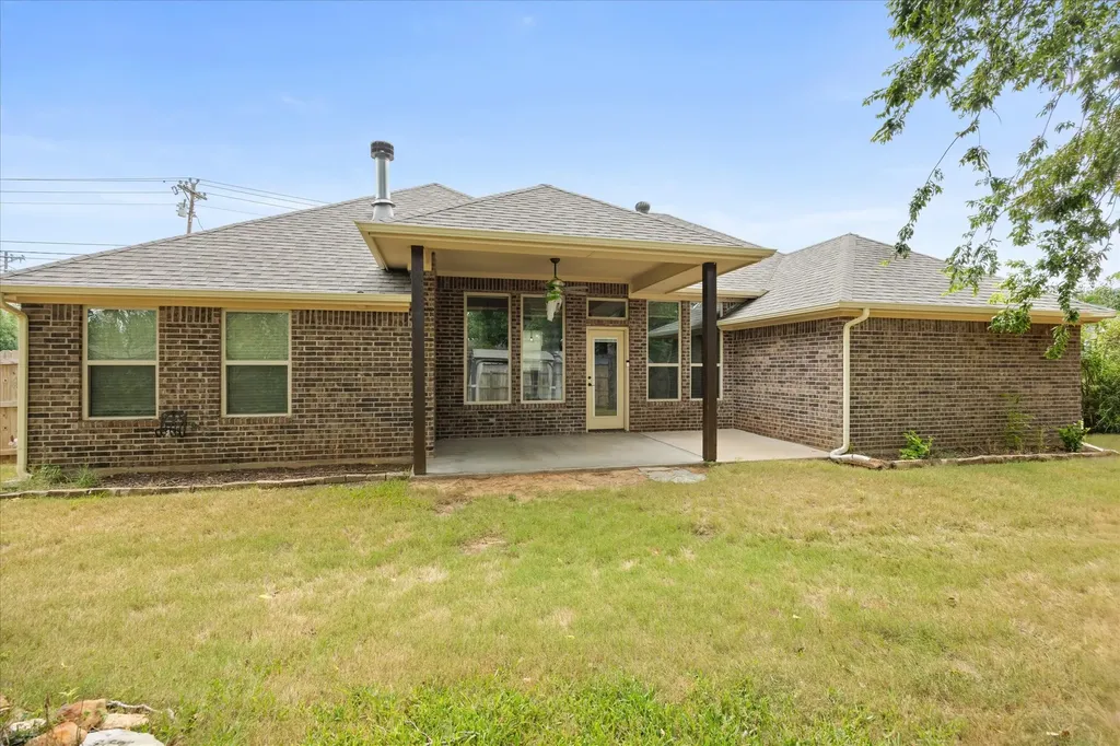 306 Knob Hill Drive Granbury TX 76048