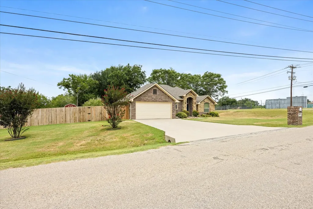 306 Knob Hill Drive Granbury TX 76048