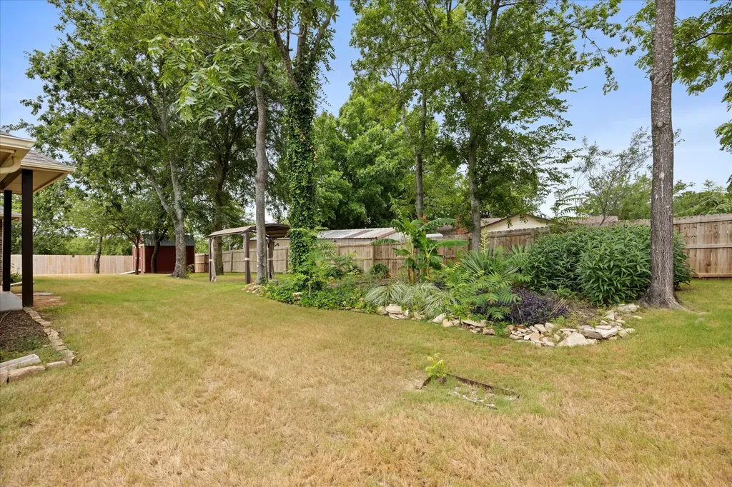 306 Knob Hill Drive Granbury TX 76048