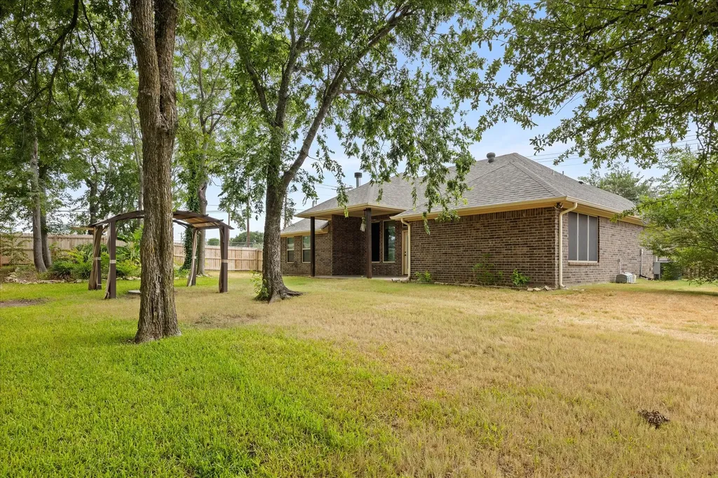 306 Knob Hill Drive Granbury TX 76048