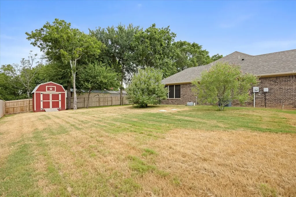 306 Knob Hill Drive Granbury TX 76048
