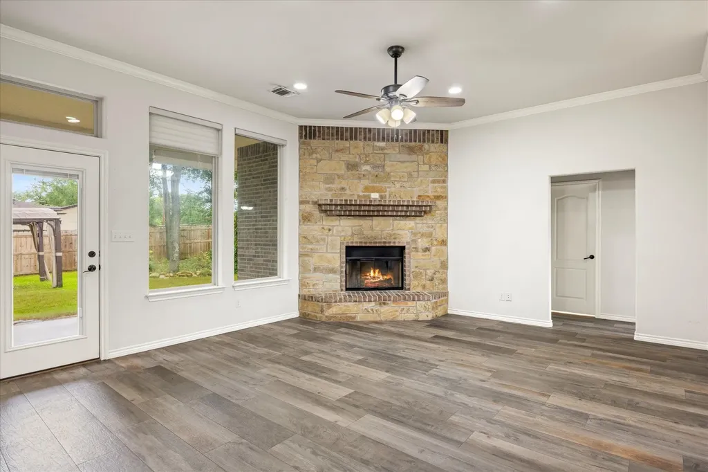 306 Knob Hill Drive Granbury TX 76048