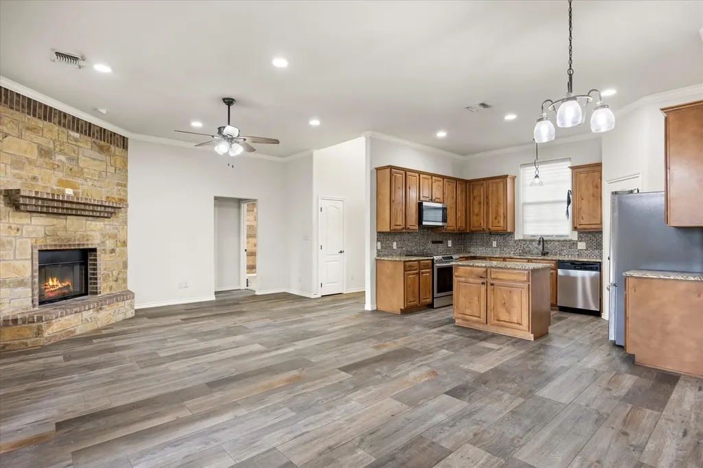 306 Knob Hill Drive Granbury TX 76048