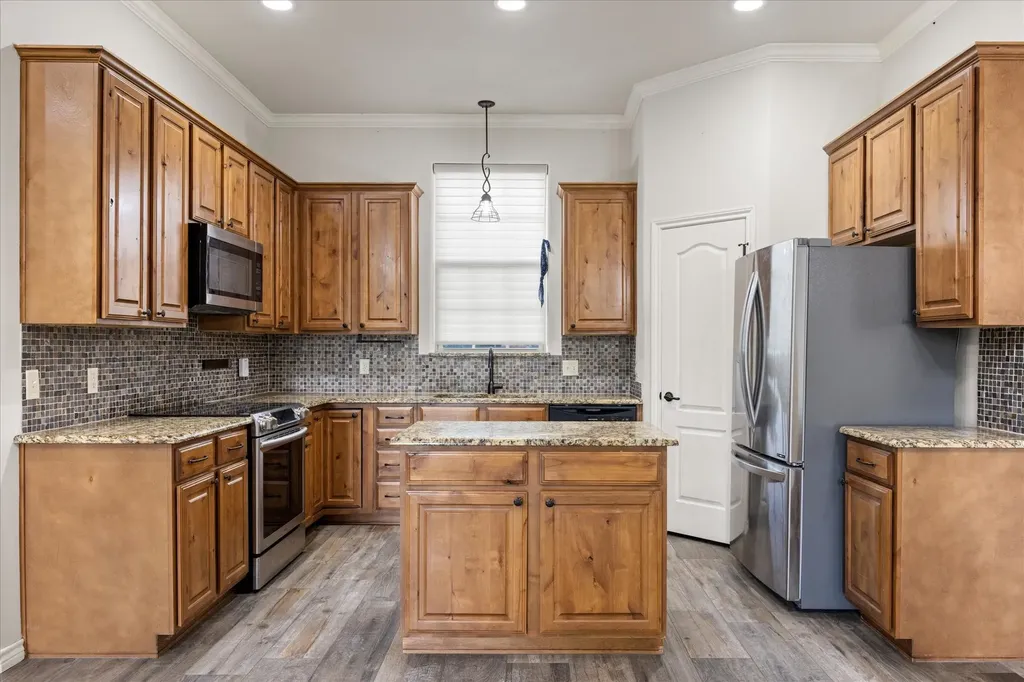 306 Knob Hill Drive Granbury TX 76048