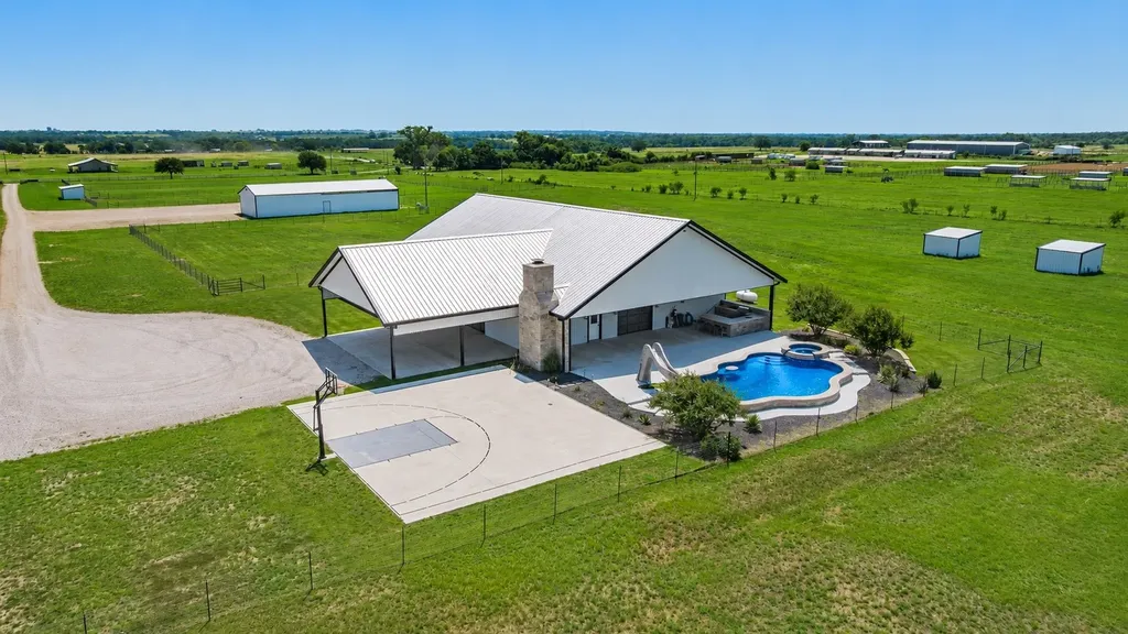 385 Private Road 1733 Stephenville TX 76401