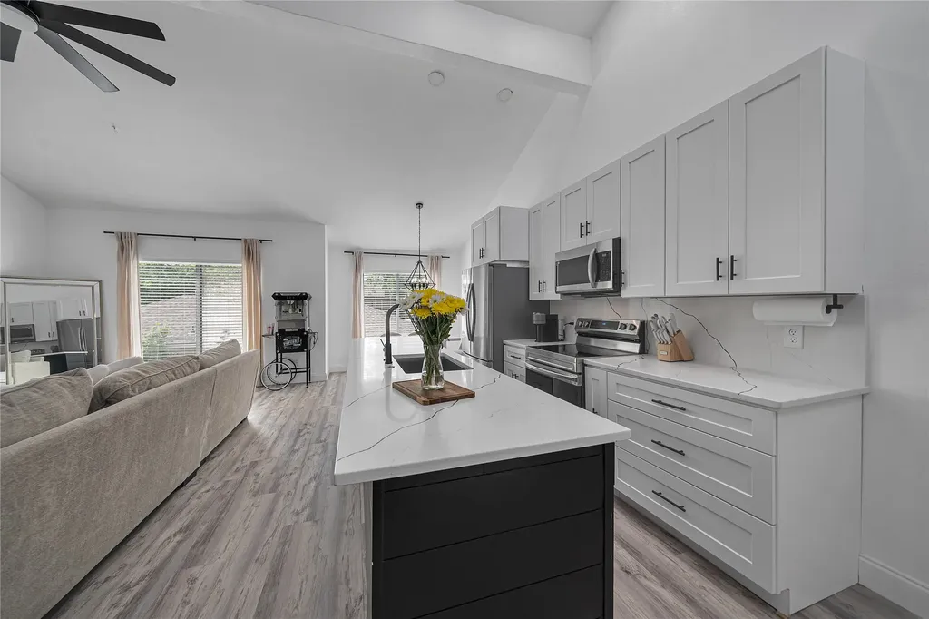 6738 Eastridge Drive Dallas TX 75231