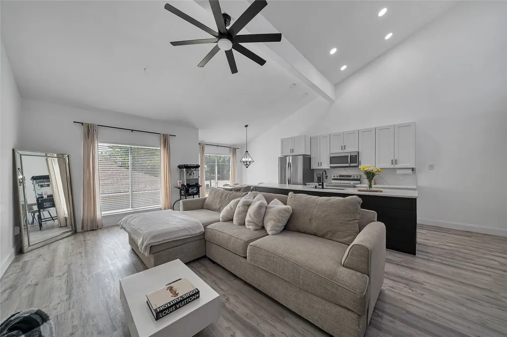 6738 Eastridge Drive Dallas TX 75231