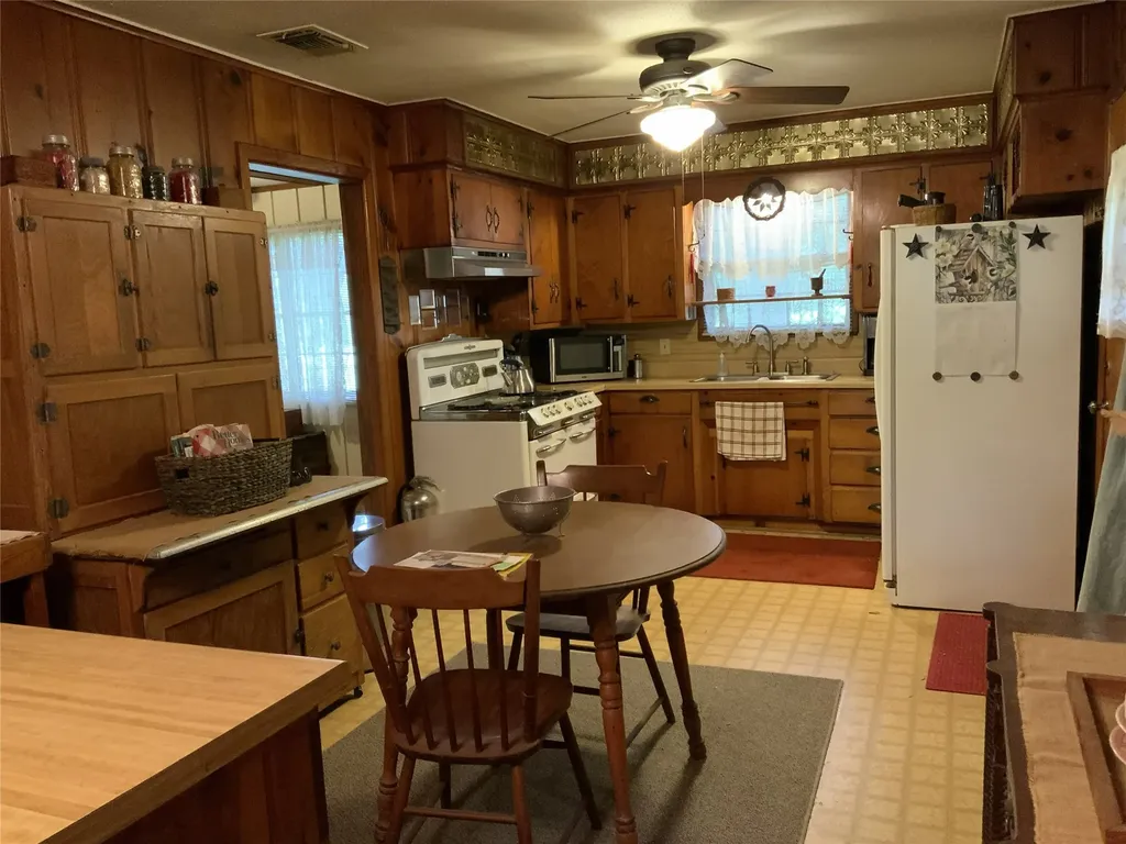 16926 County Road 4336 Larue TX 75770