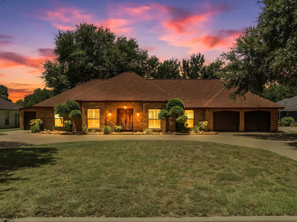 9208 Country Lake Drive Waco TX 76708