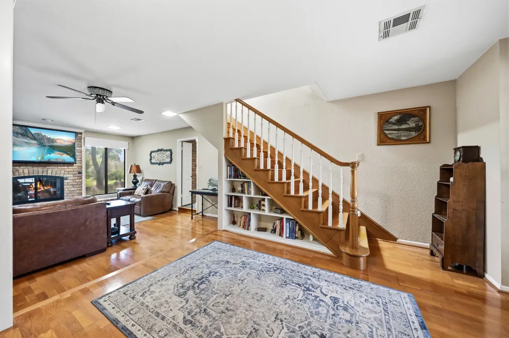 9208 Country Lake Drive Waco TX 76708