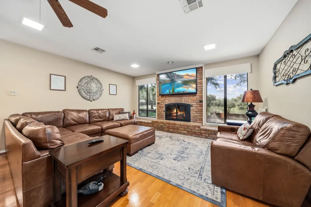 9208 Country Lake Drive Waco TX 76708