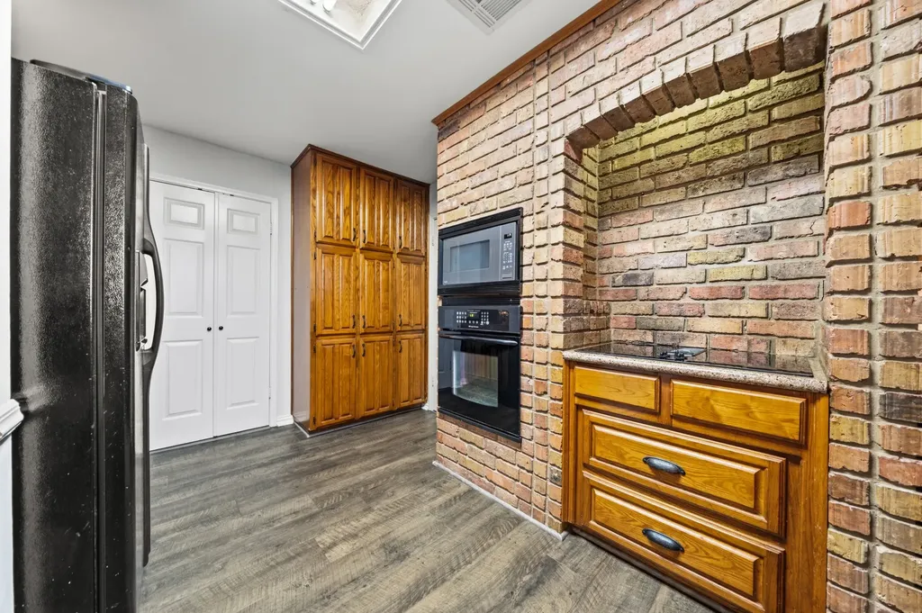 9208 Country Lake Drive Waco TX 76708