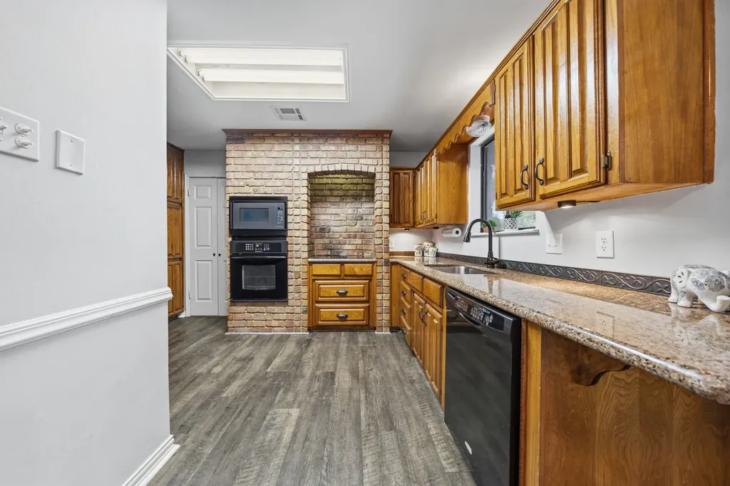 9208 Country Lake Drive Waco TX 76708