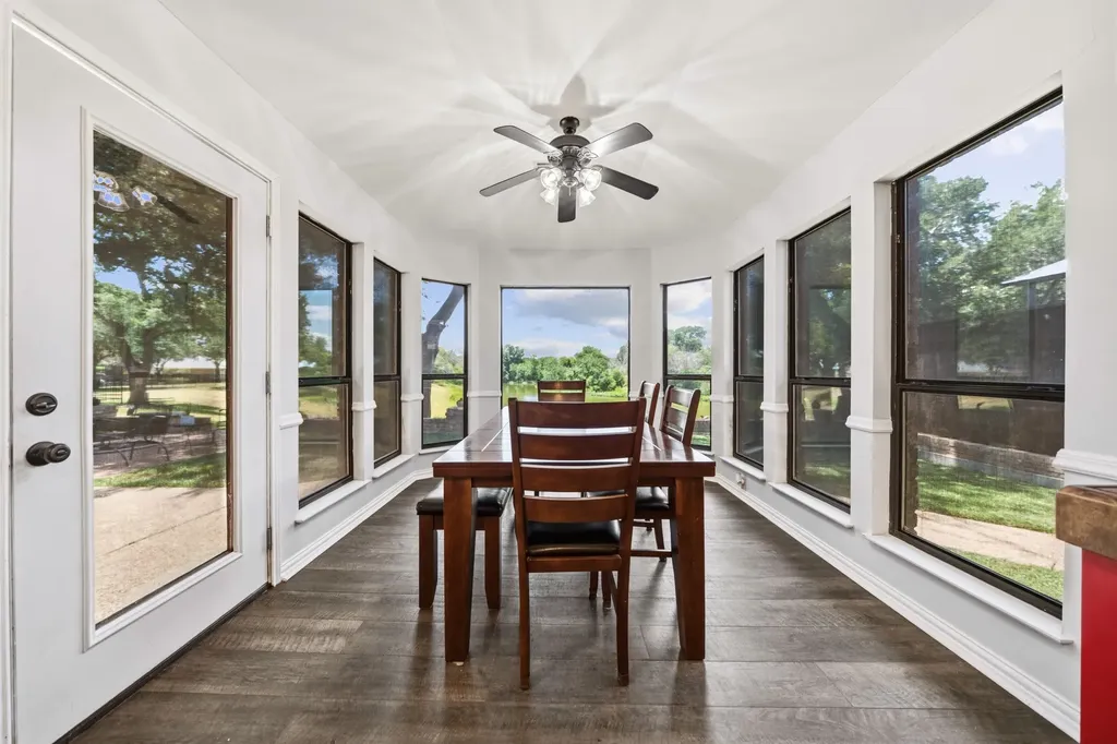 9208 Country Lake Drive Waco TX 76708