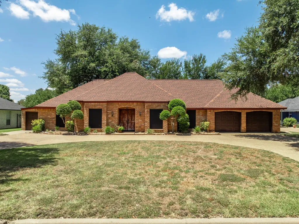 9208 Country Lake Drive Waco TX 76708