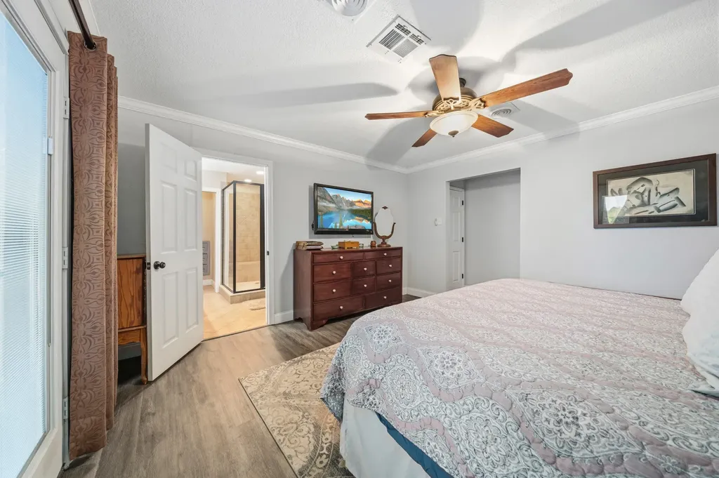 9208 Country Lake Drive Waco TX 76708