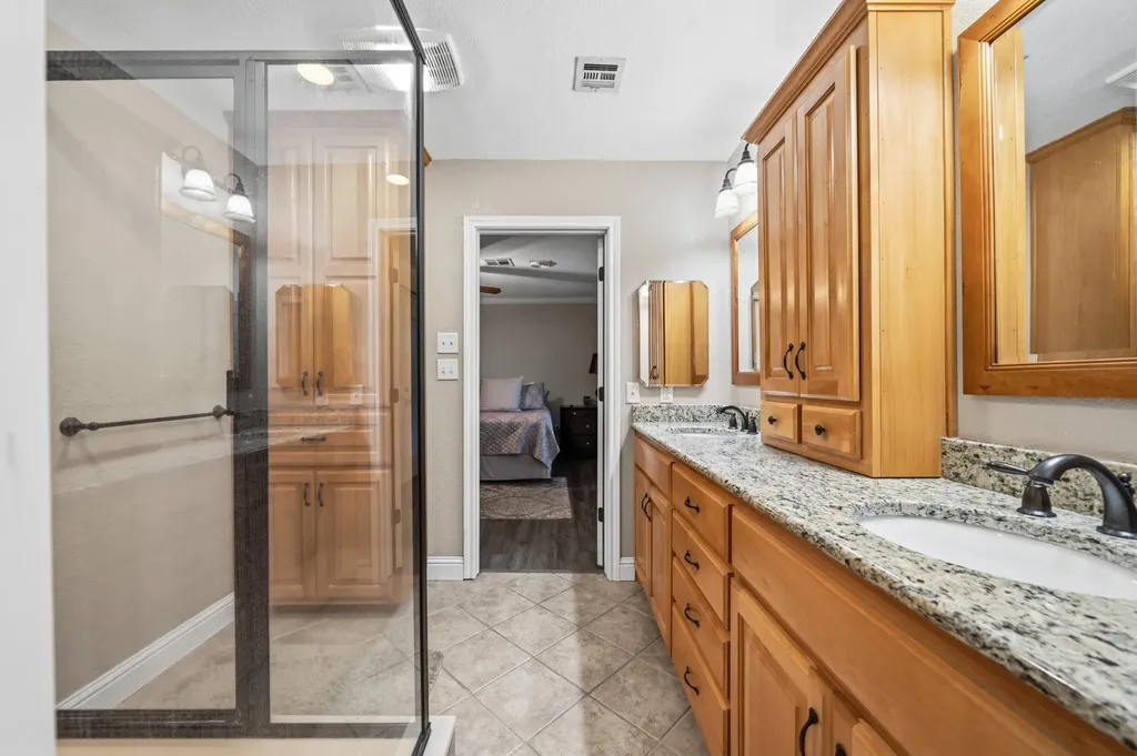 9208 Country Lake Drive Waco TX 76708