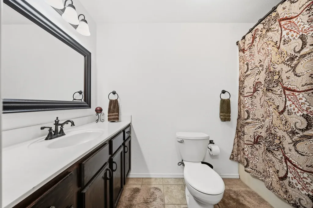 9208 Country Lake Drive Waco TX 76708