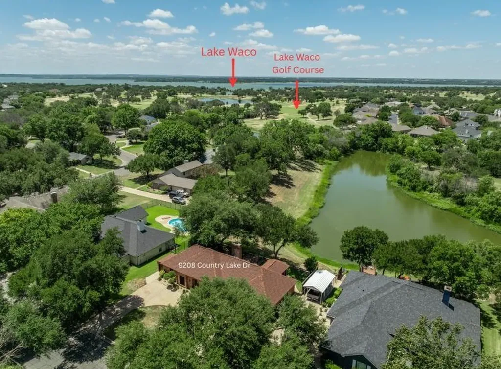 9208 Country Lake Drive Waco TX 76708