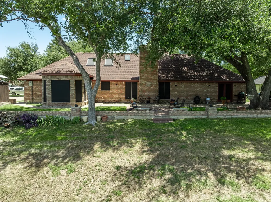 9208 Country Lake Drive Waco TX 76708