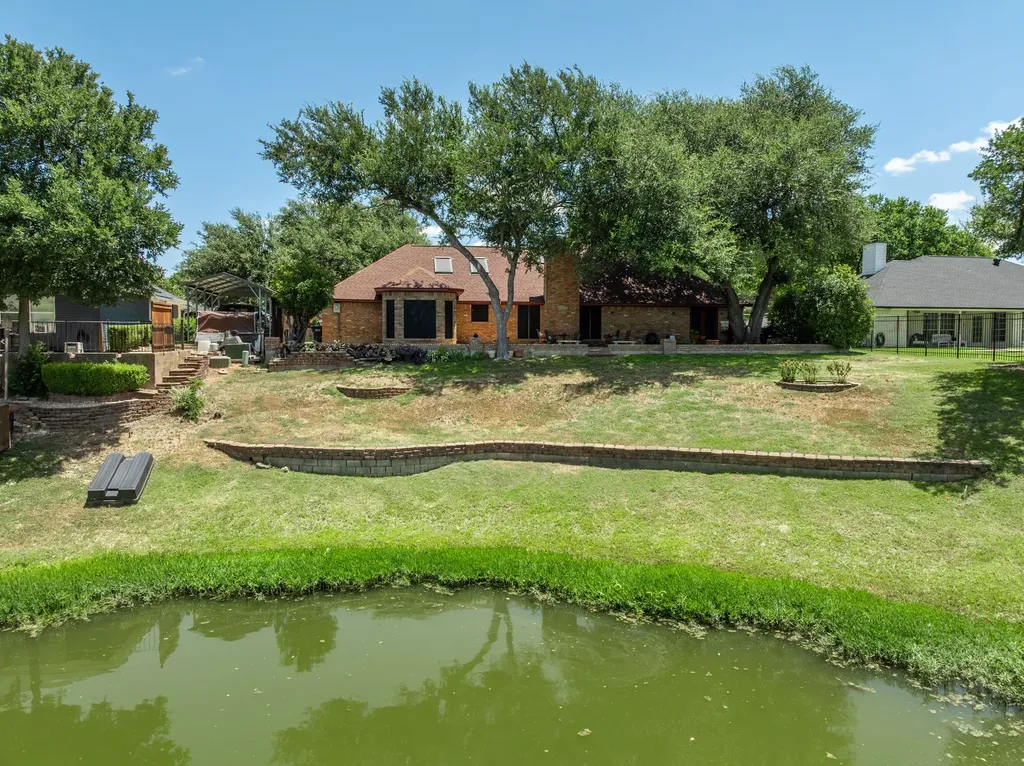 9208 Country Lake Drive Waco TX 76708