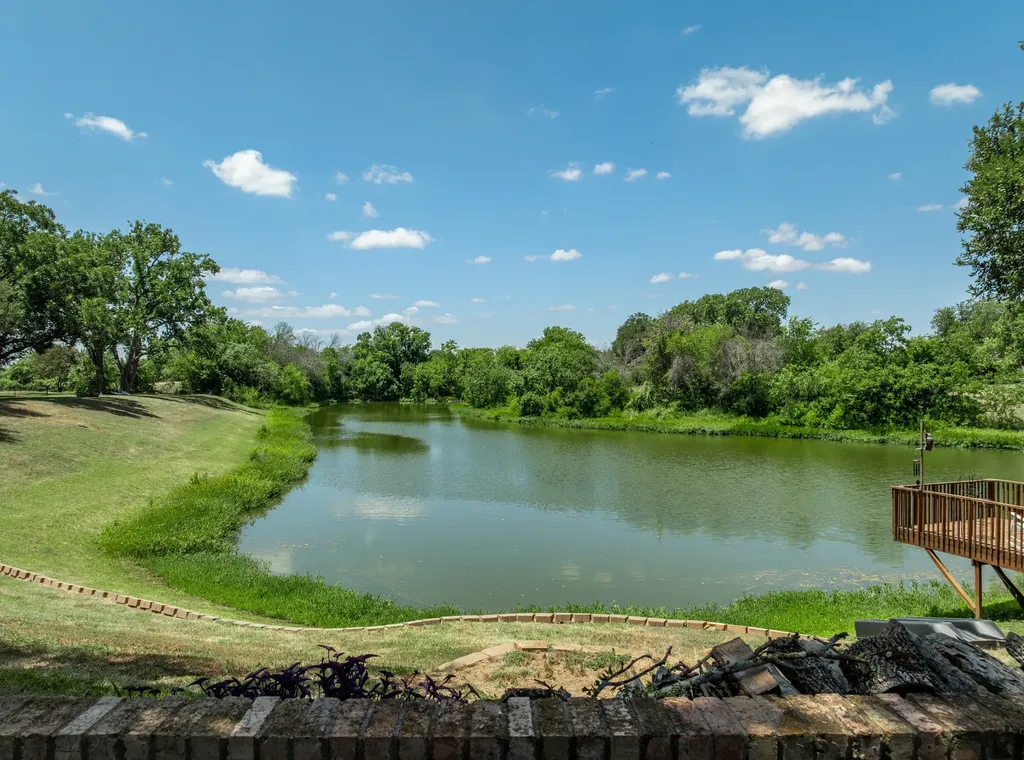 9208 Country Lake Drive Waco TX 76708