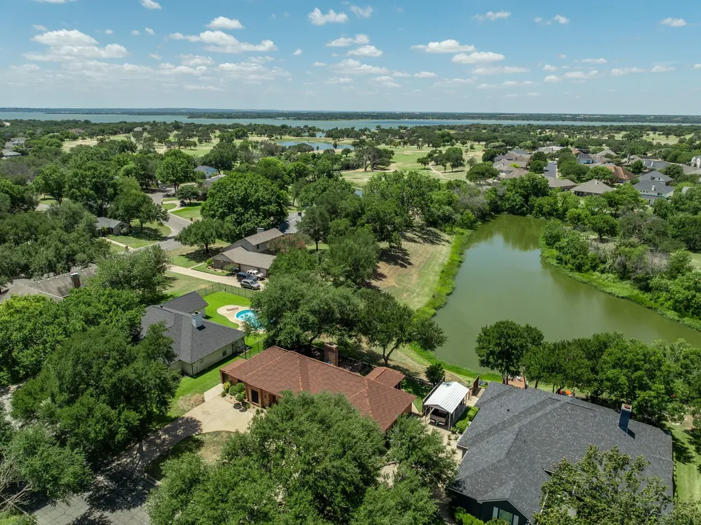9208 Country Lake Drive Waco TX 76708