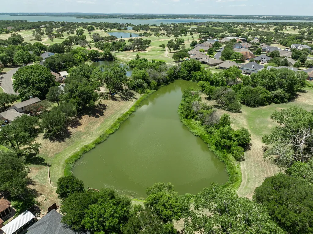 9208 Country Lake Drive Waco TX 76708