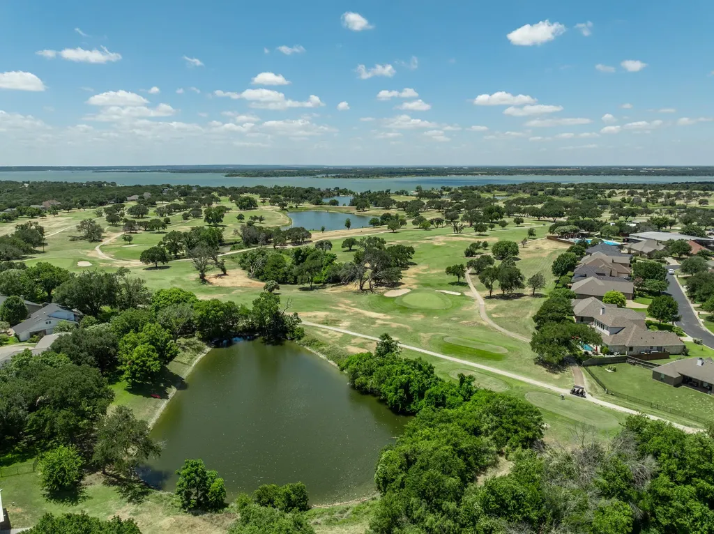 9208 Country Lake Drive Waco TX 76708