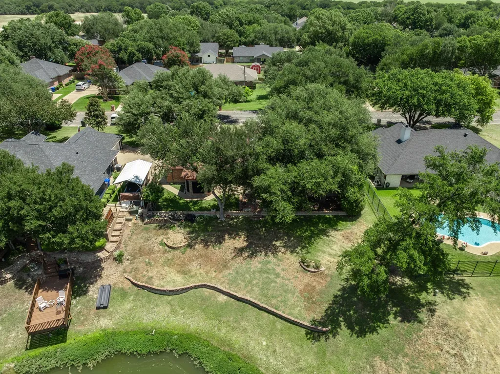 9208 Country Lake Drive Waco TX 76708
