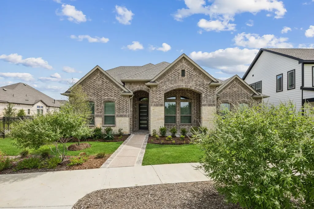 1004 Pearl Crescent Place Crowley TX 76036