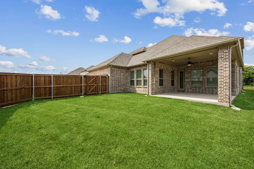 1004 Pearl Crescent Place Crowley TX 76036