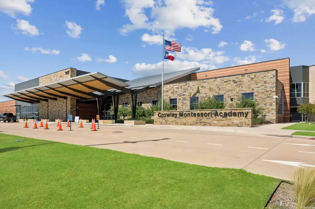 1004 Pearl Crescent Place Crowley TX 76036