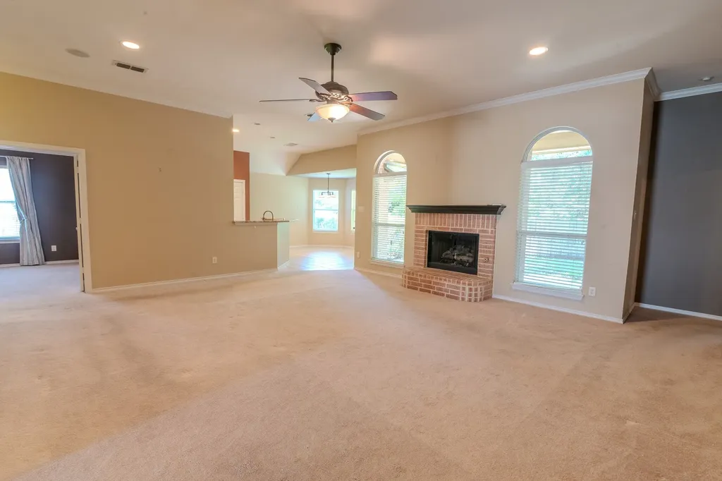 6014 Brenhaven Road Arlington TX 76017