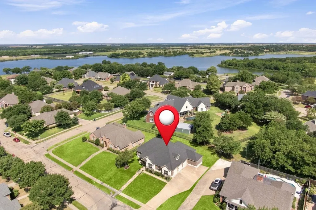 1906 Clearview Drive Ennis TX 75119