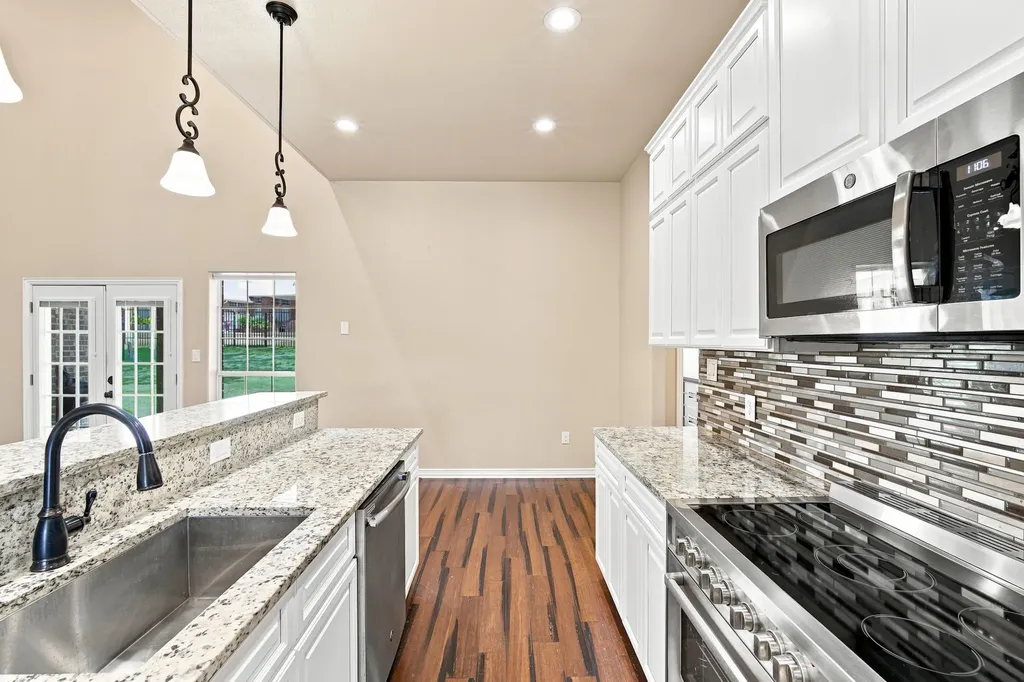 1906 Clearview Drive Ennis TX 75119