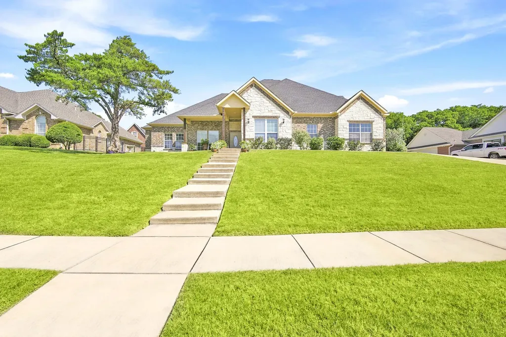 1906 Clearview Drive Ennis TX 75119